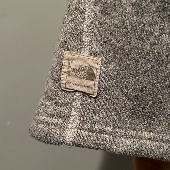 The North Face Women’s Oatmeal Gray Button Closure Pullover Sweatshirt - Picture 6 of 9